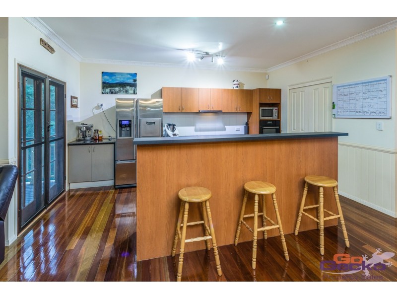 860 Clear Mountain Road, Cashmere QLD 4500