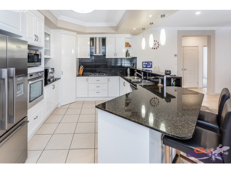 30 Dotterel Crescent, North Lakes QLD 4509