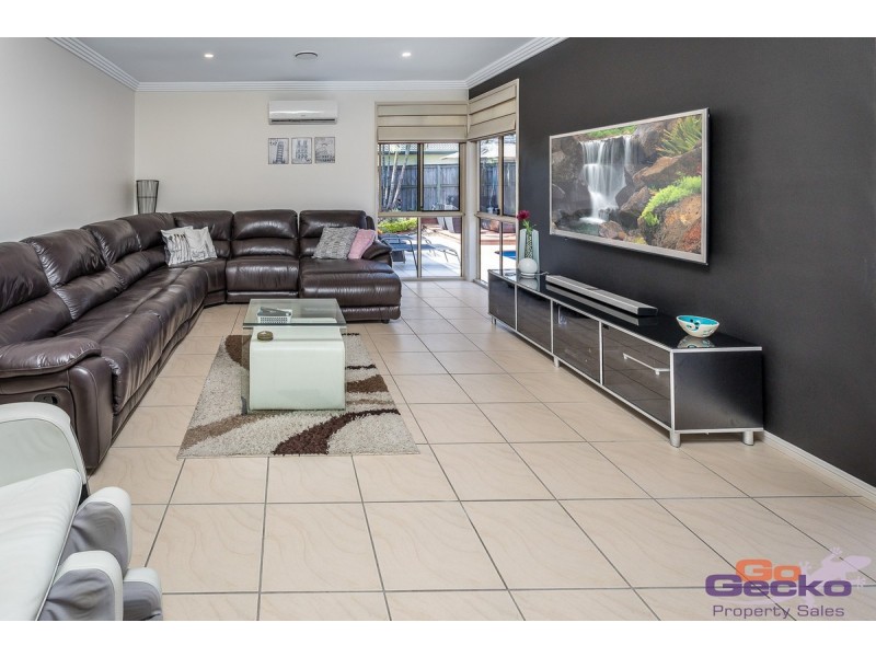 30 Dotterel Crescent, North Lakes QLD 4509