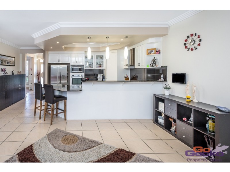 30 Dotterel Crescent, North Lakes QLD 4509