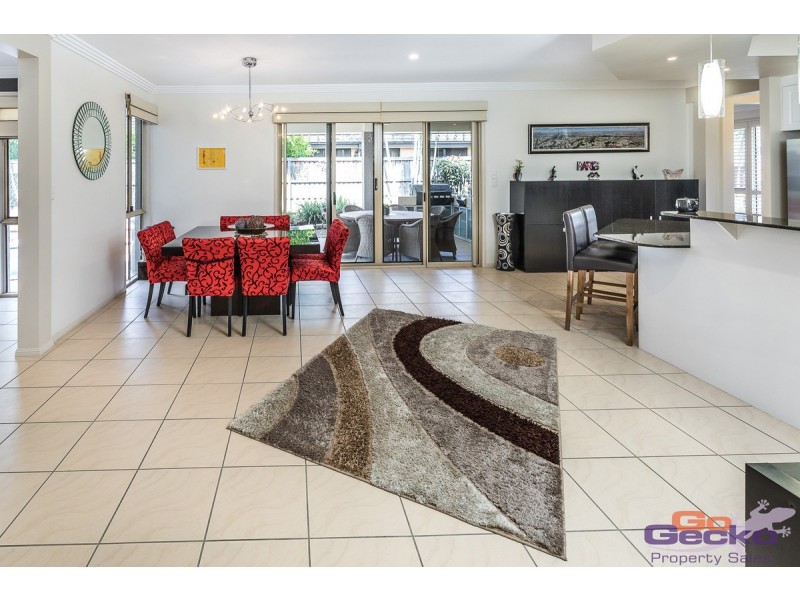 30 Dotterel Crescent, North Lakes QLD 4509