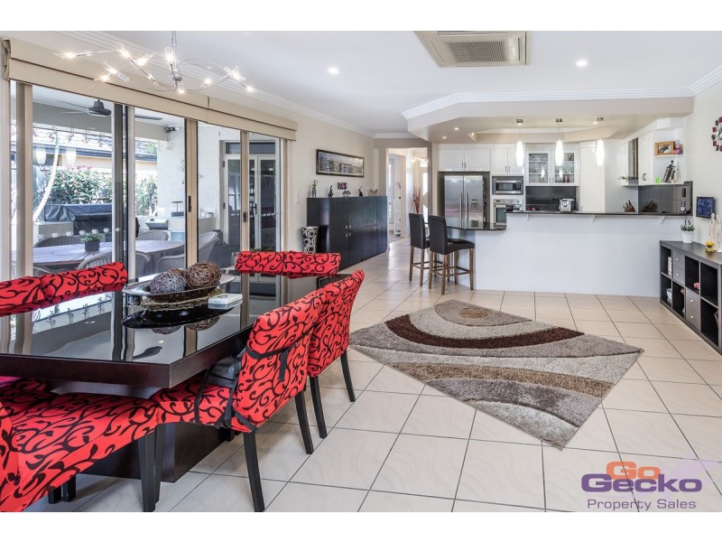 30 Dotterel Crescent, North Lakes QLD 4509