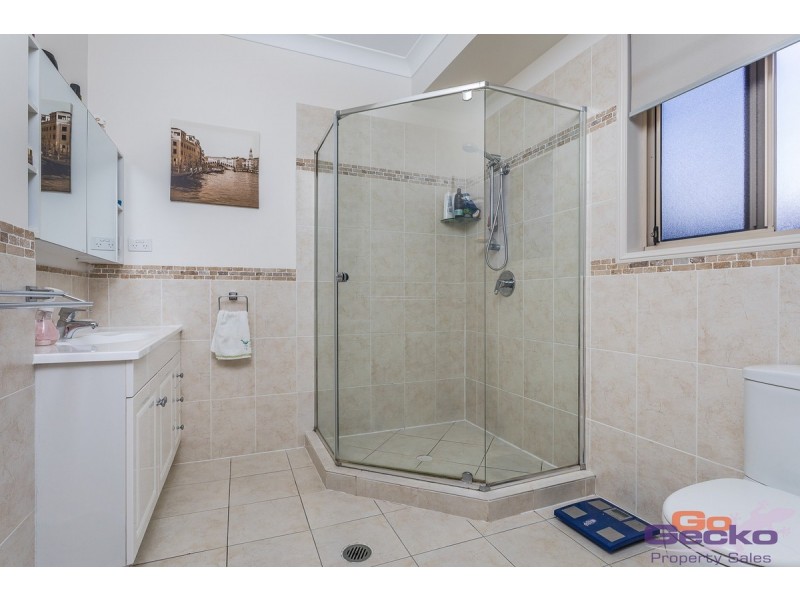 30 Dotterel Crescent, North Lakes QLD 4509