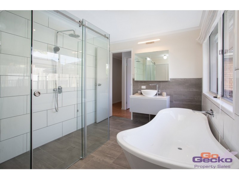 8 Barrine Court, Petrie QLD 4502