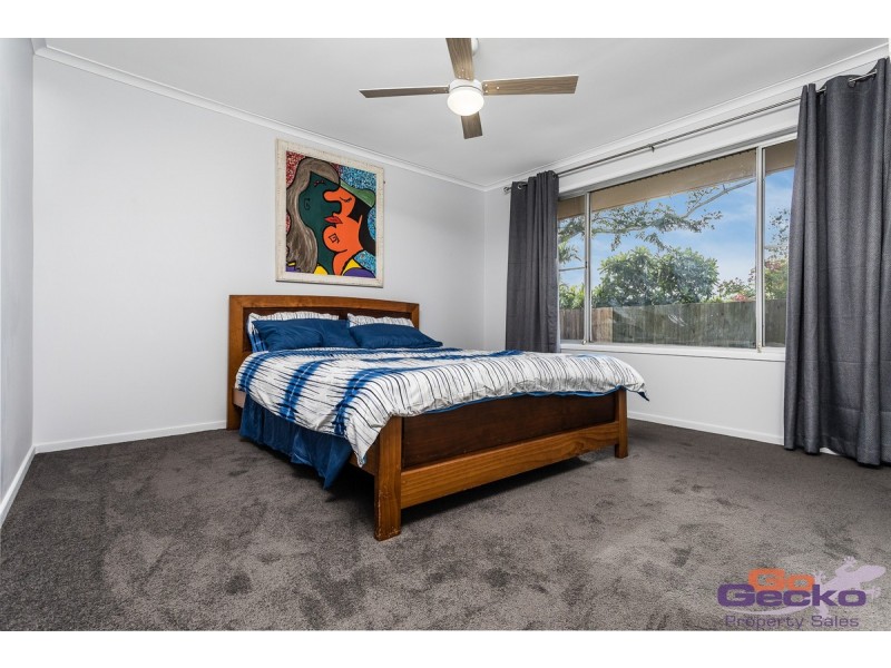 8 Barrine Court, Petrie QLD 4502