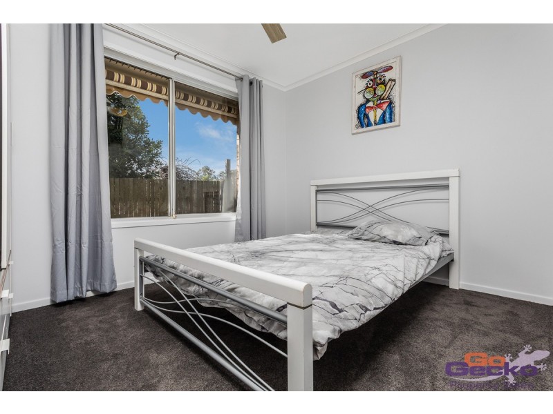 8 Barrine Court, Petrie QLD 4502