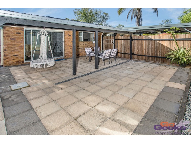 8 Barrine Court, Petrie QLD 4502