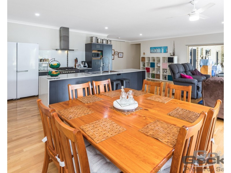 1 Goldfinch Court, Upper Caboolture QLD 4510