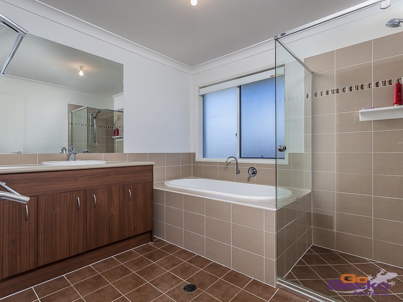 22 Kowari Crescent, North Lakes QLD 4509