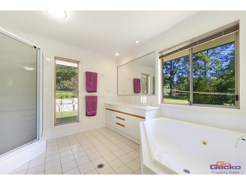 9 Forest Creek Place, Wamuran QLD 4512