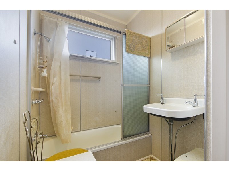 21 Redbank Road, Redcliffe QLD 4020