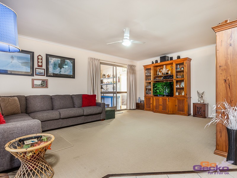 8 Robin Court, Kallangur QLD 4503