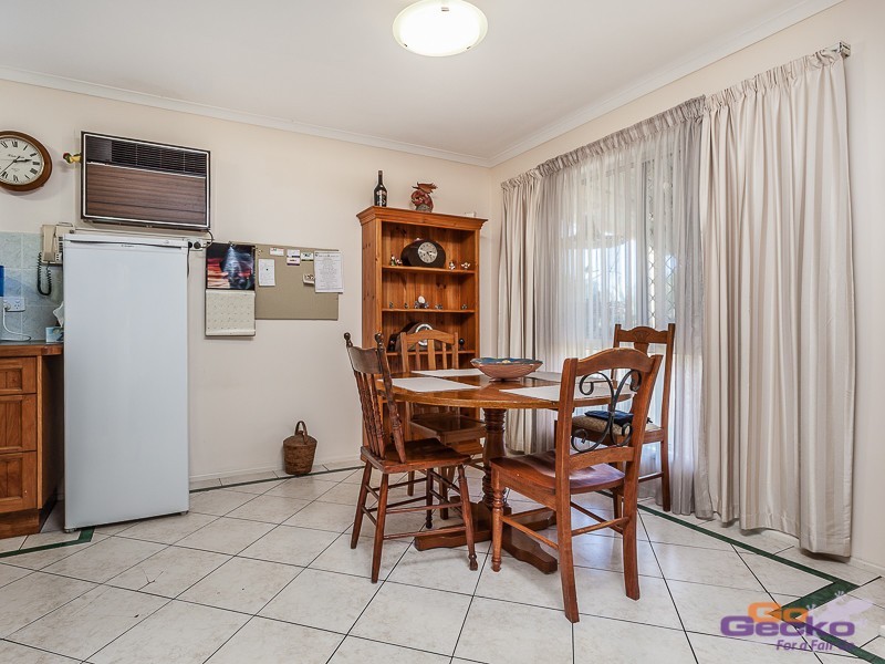 8 Robin Court, Kallangur QLD 4503