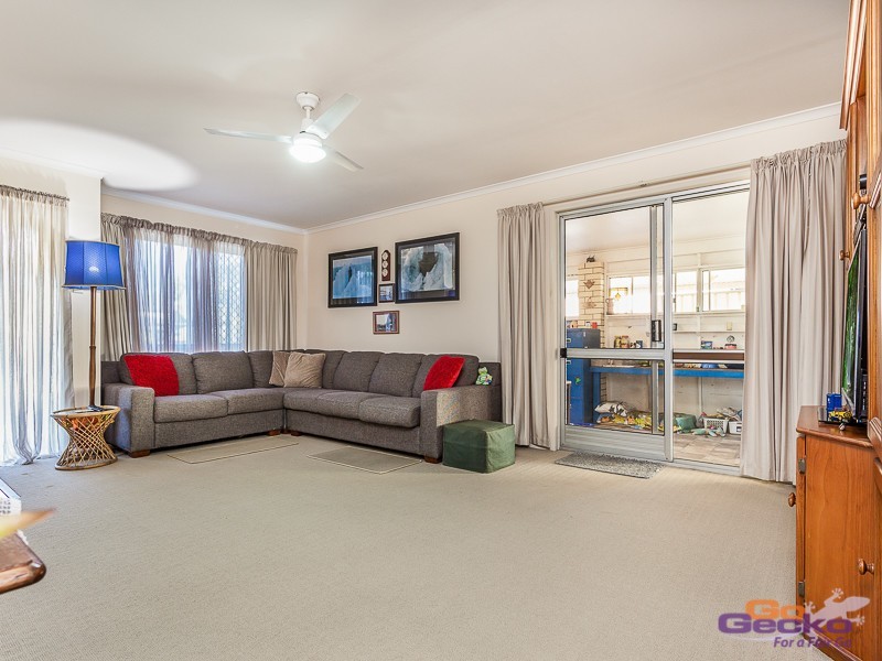 8 Robin Court, Kallangur QLD 4503