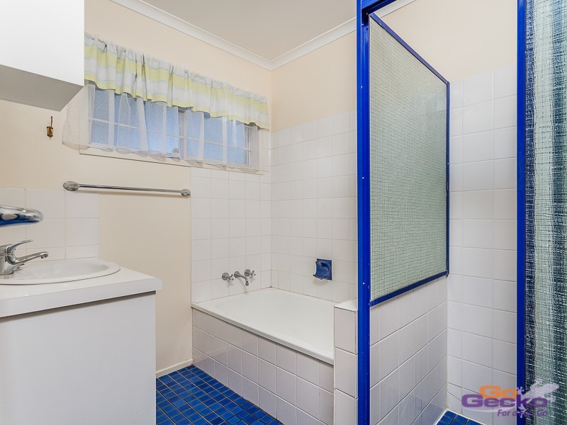 8 Robin Court, Kallangur QLD 4503