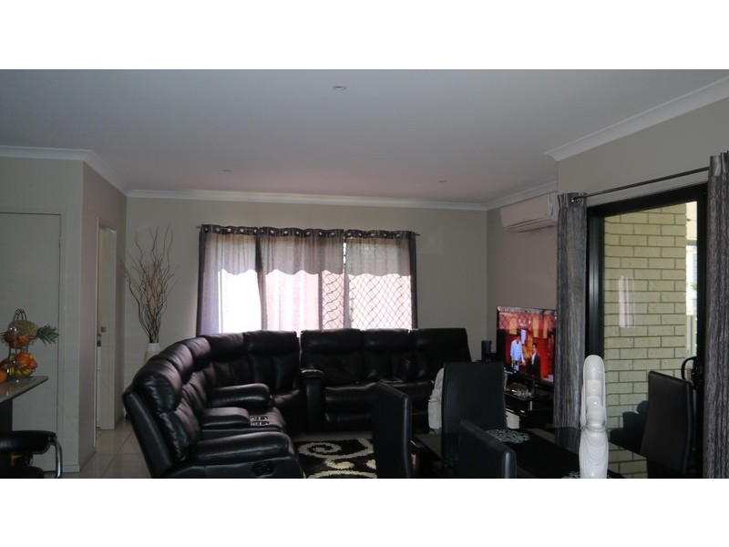 18 Manhattan Crescent, North Lakes QLD 4509