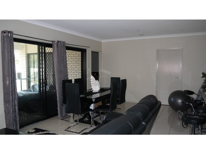 18 Manhattan Crescent, North Lakes QLD 4509