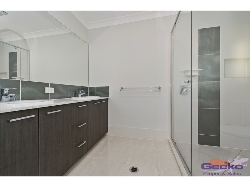 8 McIlwaith Street, North Lakes QLD 4509