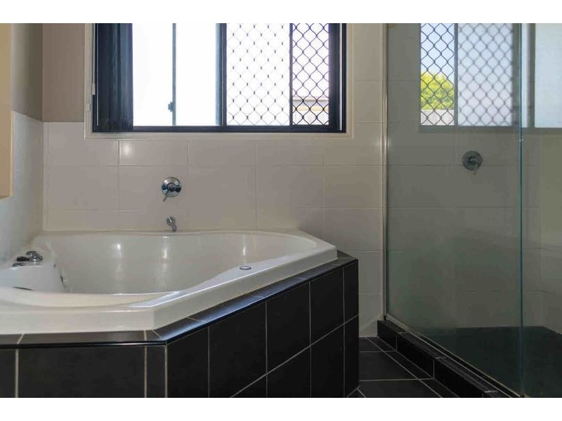 24 Dicarlo Drive, Morayfield QLD 4506