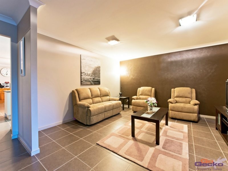 16 Jardine Place, Narangba QLD 4504