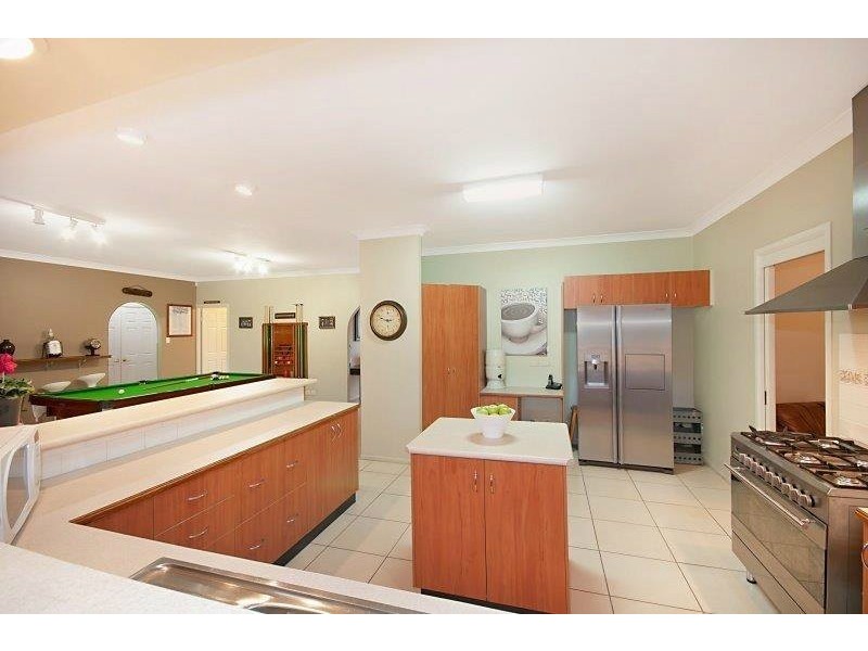 15 Castle Hill Drive, Murrumba Downs QLD 4503