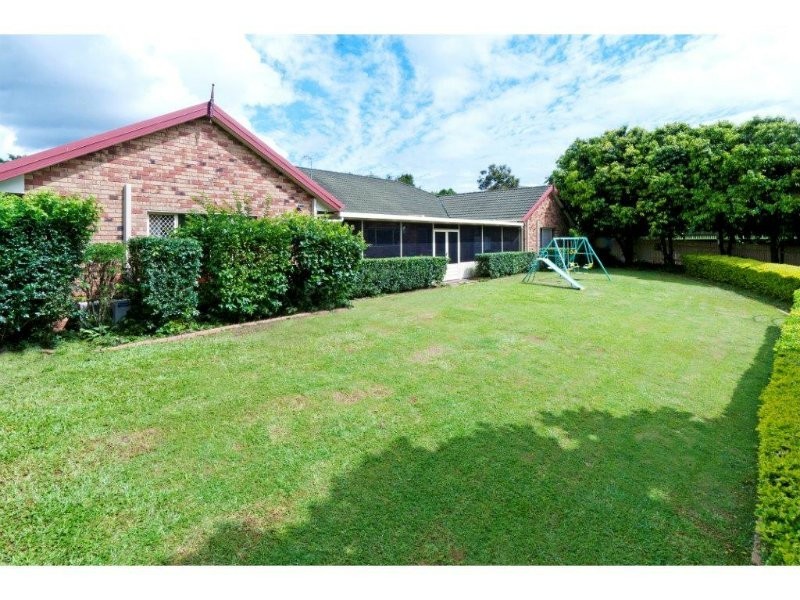 15 Castle Hill Drive, Murrumba Downs QLD 4503