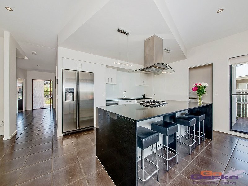 10 Forrestal Circuit, North Lakes QLD 4509