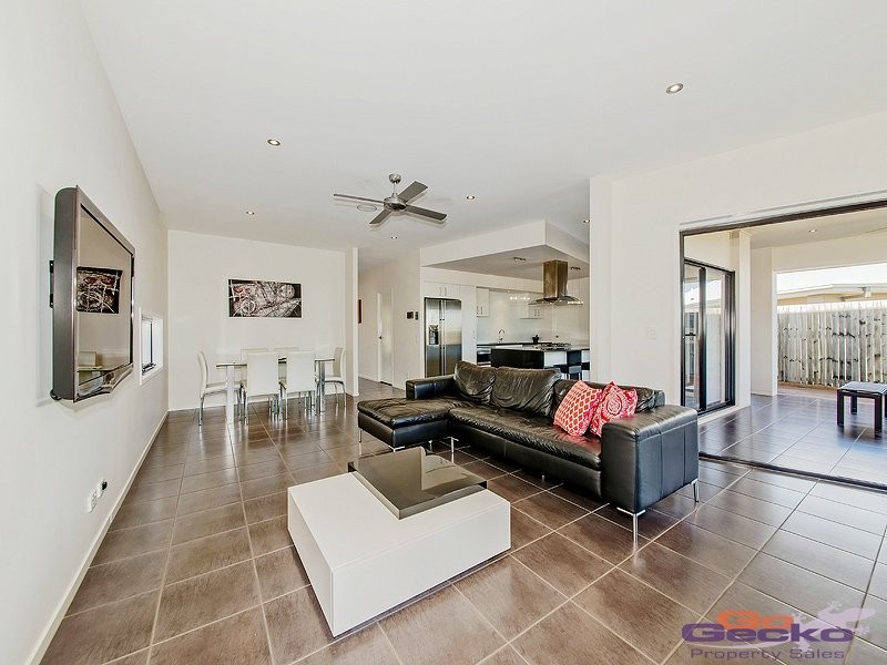 10 Forrestal Circuit, North Lakes QLD 4509