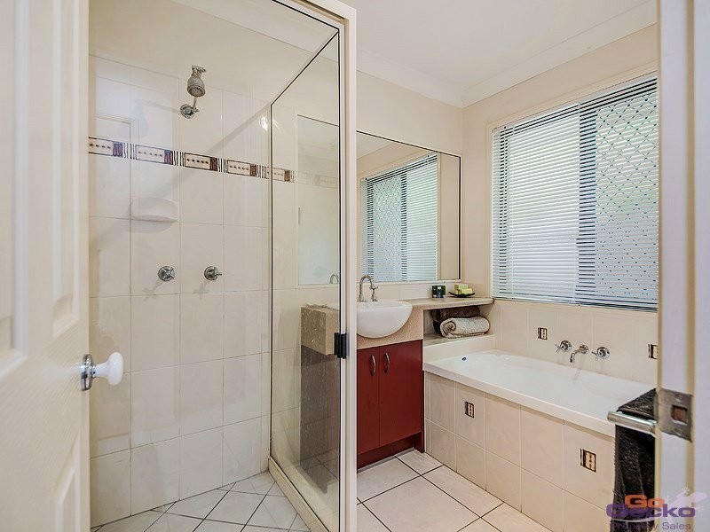 24 Dotterel Crescent, North Lakes QLD 4509