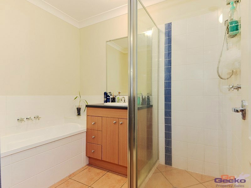 2/11 Lady Bowen Parade, Rothwell QLD 4022