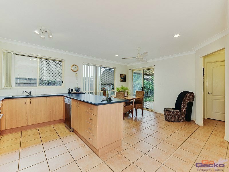 2/11 Lady Bowen Parade, Rothwell QLD 4022