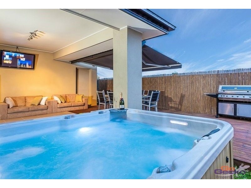 12 Eaton Close, North Lakes QLD 4509