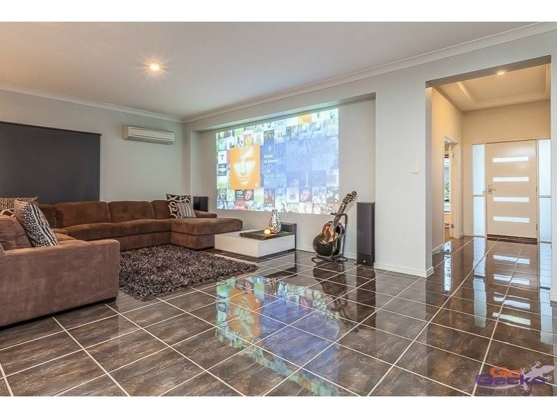 12 Eaton Close, North Lakes QLD 4509