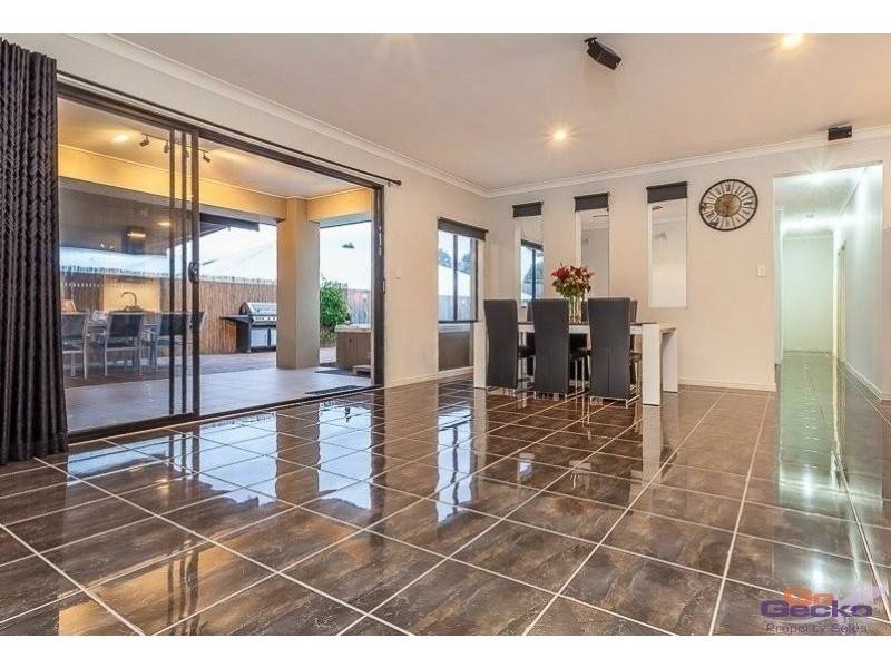 12 Eaton Close, North Lakes QLD 4509