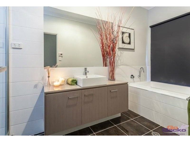 12 Eaton Close, North Lakes QLD 4509