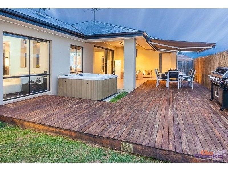 12 Eaton Close, North Lakes QLD 4509