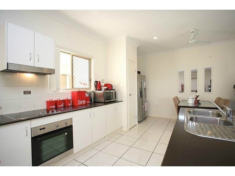 8 Riley Court, North Lakes QLD 4509