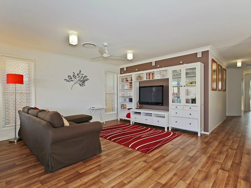 6 Petronas Street, North Lakes QLD 4509