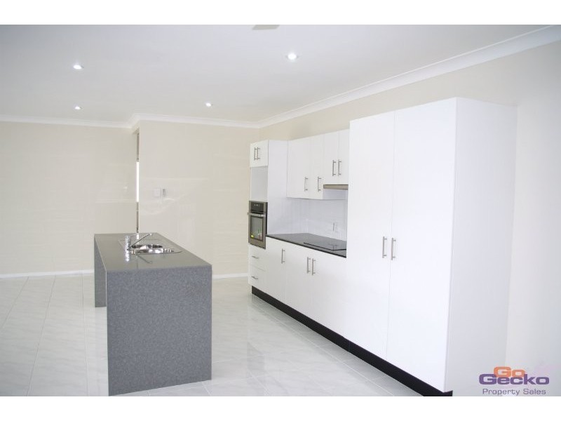 128 Bestmann Road East, Sandstone Point QLD 4511