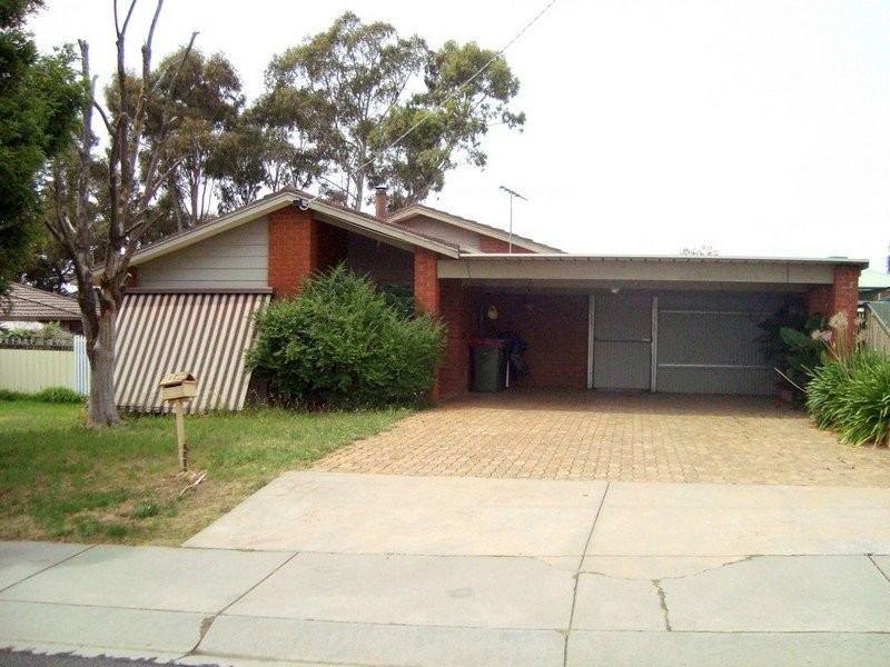 17 Mockridge Drive, Kangaroo Flat VIC 3555