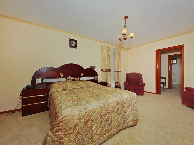 8 Claremont Crescent, Reservoir VIC 3073