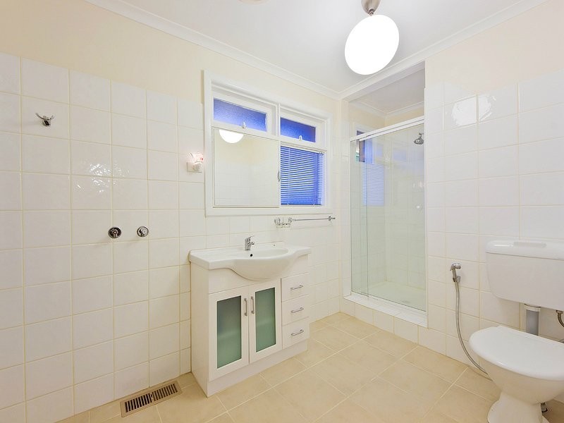 26 Valley Crescent, Glenroy VIC 3046