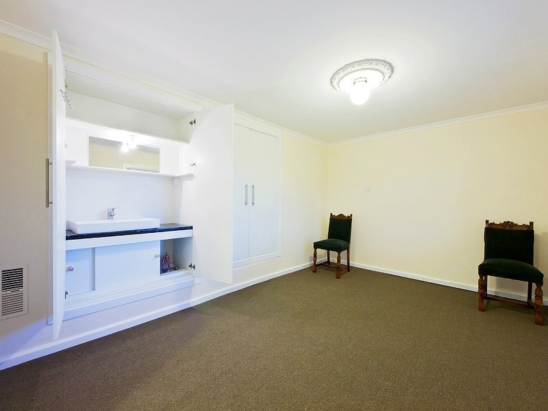 26 Valley Crescent, Glenroy VIC 3046