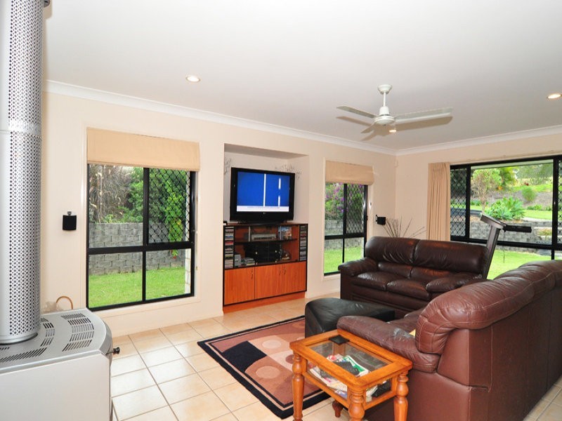 25 Horseshoe Crescent, New Beith QLD 4124
