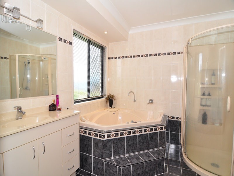 25 Horseshoe Crescent, New Beith QLD 4124