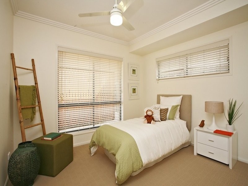 15 Waratah Crescent, Springfield Lakes QLD 4300