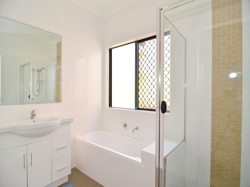 28 Hyde Ave, Springfield Lakes QLD 4300