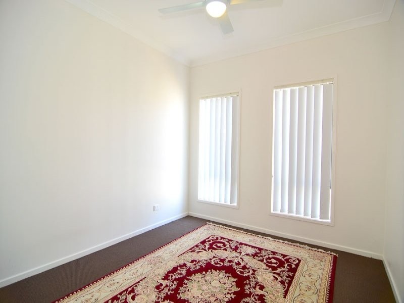 28 Hyde Ave, Springfield Lakes QLD 4300