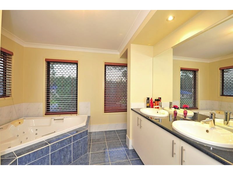 1 Cockatiel Court, Greenbank QLD 4124