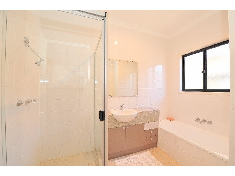 132 Lakeside Avenue, Springfield Lakes QLD 4300